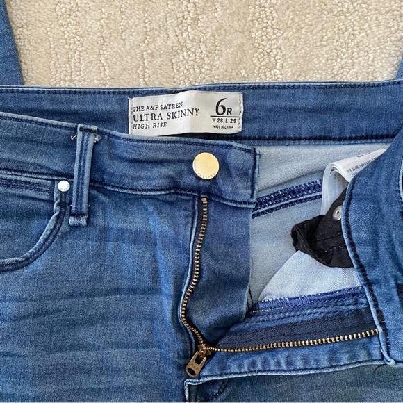 A&F Ultra Skinny High Rise Jeans - Picture 3 of 7